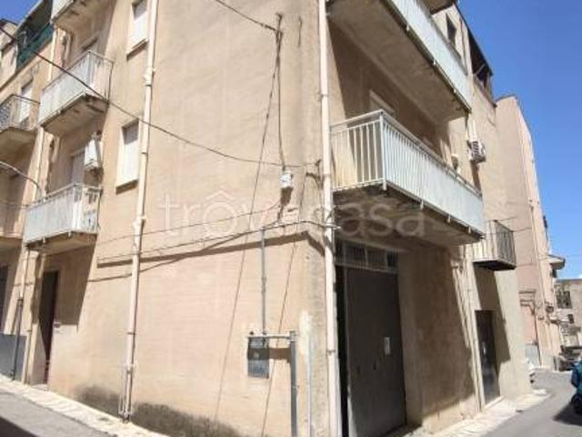 Vendesi stabile/palazzo ad Alcamo via Ellera