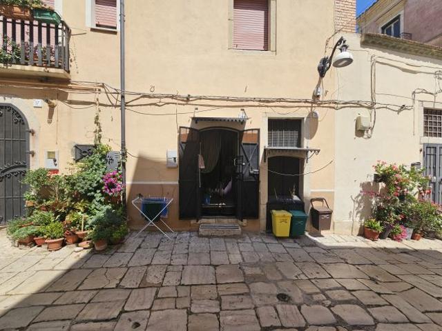 VENDESI STORICA CASETTA IN VIA SAN COSMA, 19 e 21 – VENOSA PZ