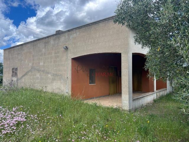 Vendesi suggestivo villino da ristrutturare 100m² Ostuni