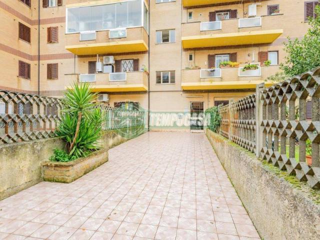 Vendesi trilocale a Manziana via Bracciano