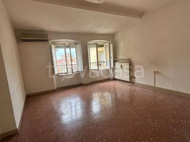 Vendesi trilocale a Massa via Dante Alighieri, Centro città
