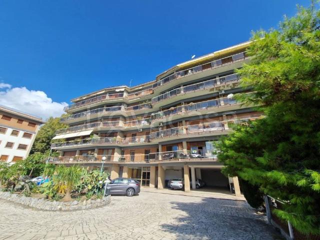 Vendesi trilocale a Messina, Litoranea Panoramica