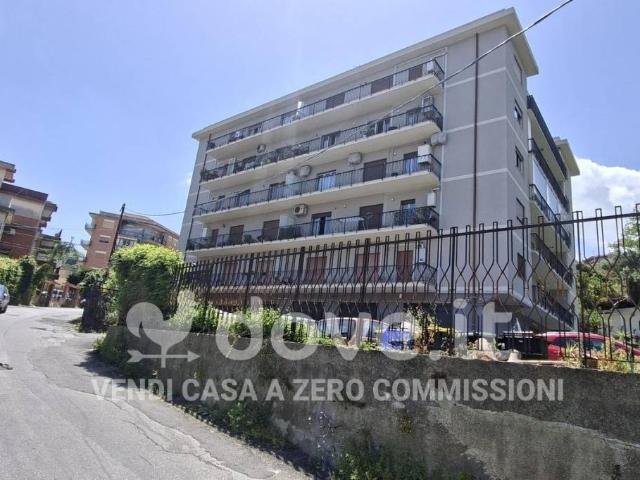 Vendesi trilocale a Messina via Annibale, 20, Camaro Superiore