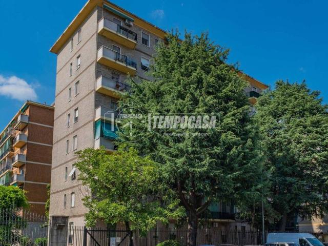 Vendesi trilocale a Milano via Achille Fontanelli, Bruzzano