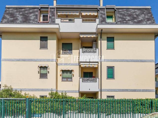 Vendesi trilocale a Milano via Giuseppe Ungaretti 6, Vialba