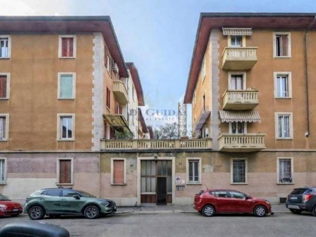 Vendesi trilocale a Milano via de predis 7, Certosa
