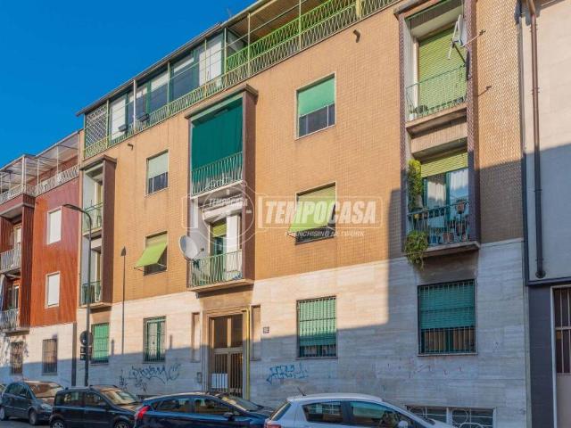 Vendesi trilocale a Milano via Enrico Cialdini, Affori