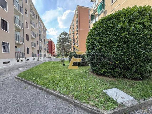 Vendesi trilocale a Milano via Orbetello, 4, Crescenzago