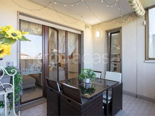 Vendesi trilocale a Milano via Moncucco, 24, Famagosta
