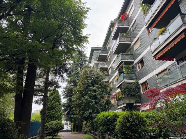 Vendesi trilocale a Milano via Passo di Brizio, 6, San Siro