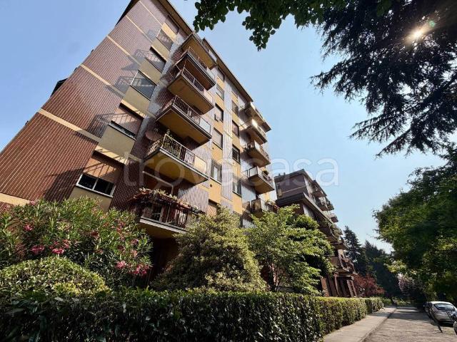 Vendesi trilocale a Milano via Zurigo, Inganni