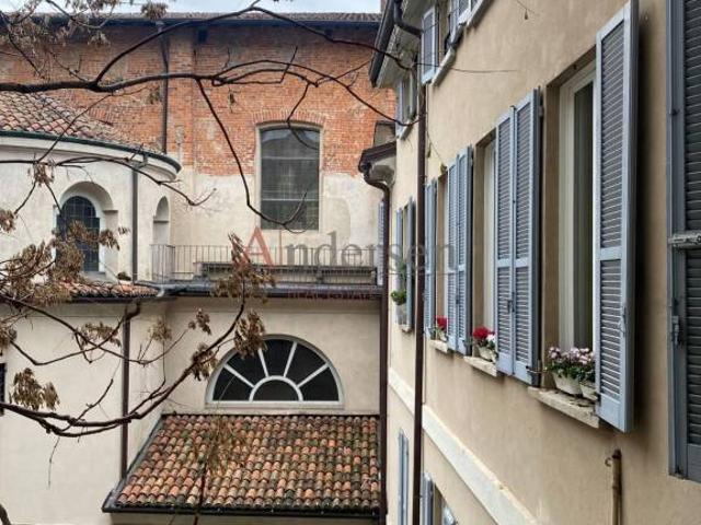 Vendesi trilocale a Milano largo della Crocetta, Quadronno Crocetta
