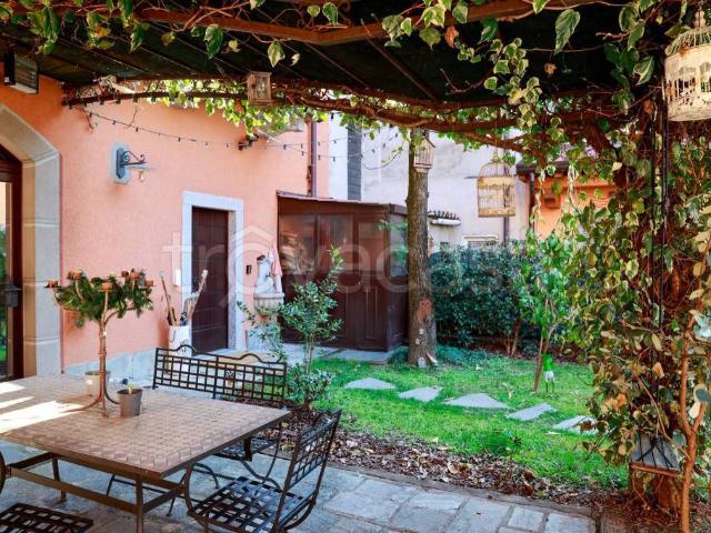 Vendesi trilocale a Molteno via Roma, 48
