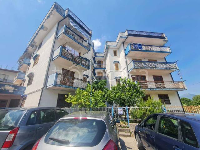 Vendesi trilocale a Montecorvino Rovella via Campania