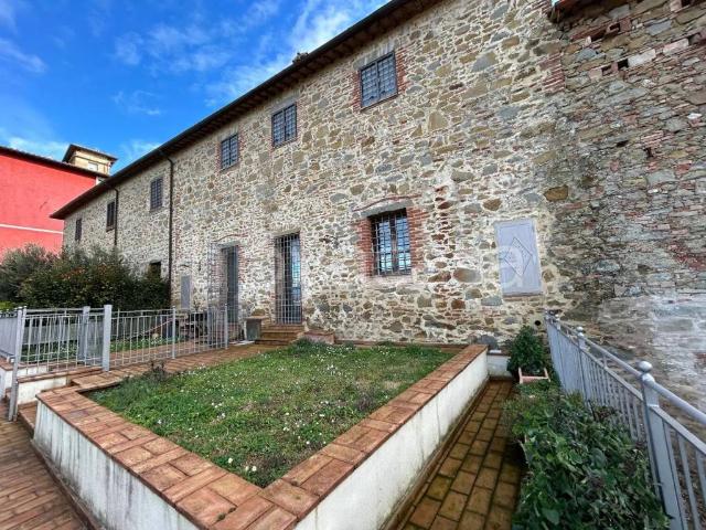Vendesi trilocale a Montesperello, Magione