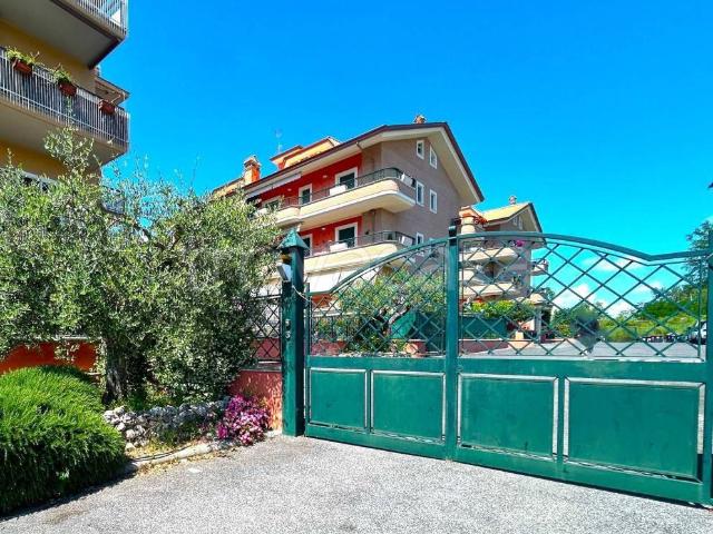 Vendesi trilocale a Monterotondo via salaria, 176, Monterotondo Scalo