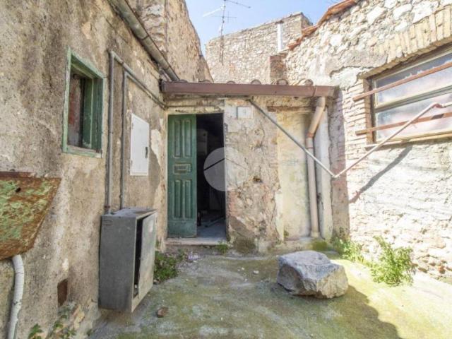 Vendesi trilocale a Moricone largo fontanella, 9