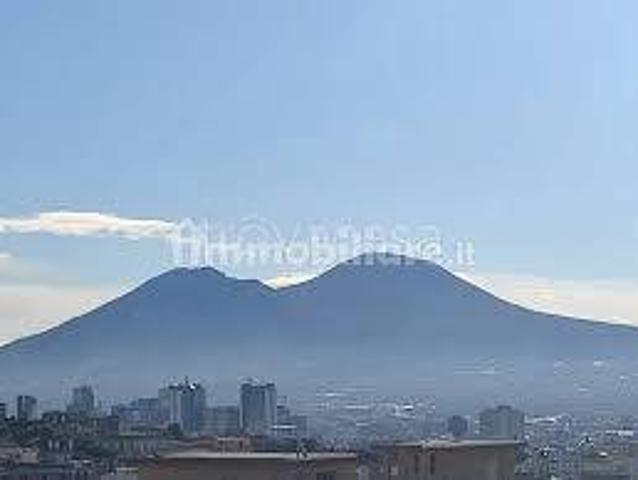 Vendesi trilocale a Napoli via Giuseppe Buonomo, 15, Stella Materdei