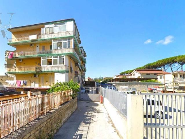 Vendesi trilocale a Napoli via Vicinale Campanile, Pianura