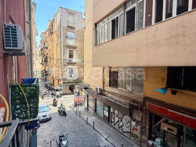 Vendesi trilocale a Napoli vico Dattero, 16, Tribunali