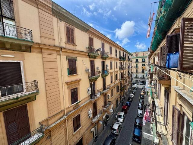 Vendesi trilocale a Napoli piazza Giuseppe Garibaldi, Garibaldi Ferrovia