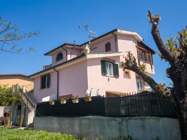 Vendesi trilocale a Nettuno