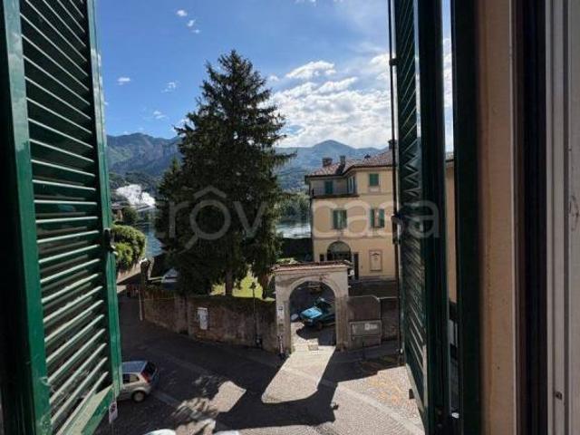 Vendesi trilocale a Olginate piazza Marchesi d'Adda