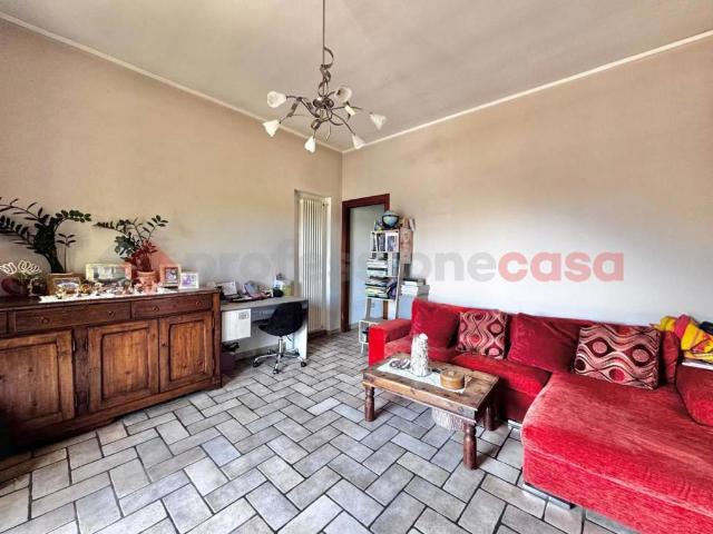 Vendesi trilocale a Oleggio Castello via Ceserio