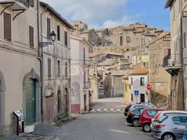 Vendesi trilocale a Bassano Romano