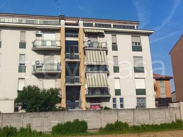 Vendesi trilocale a Bareggio via Giovanni Verga, 12