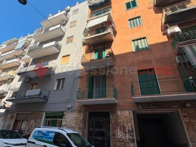 Vendesi trilocale a Bari via Carnia, Carrassi