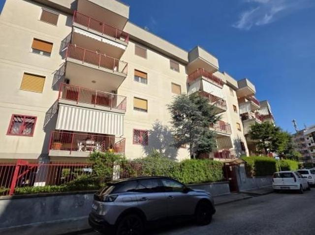 Vendesi trilocale a Bari via Troccoli, San Paolo
