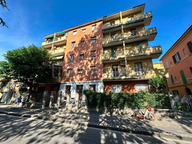 Vendesi trilocale a Bologna via di Saliceto, 22, Bolognina