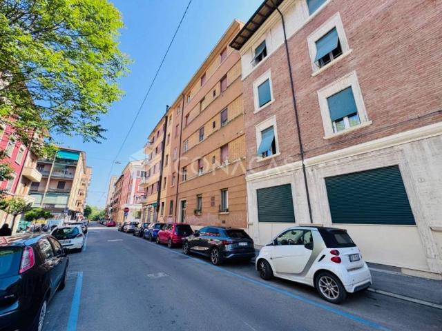 Vendesi trilocale a Bologna via Podgora, Saffi
