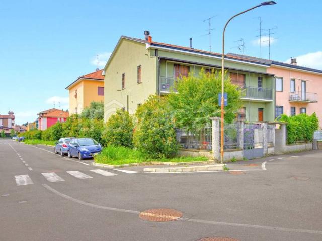 Vendesi trilocale a Bollate via Porra, 54