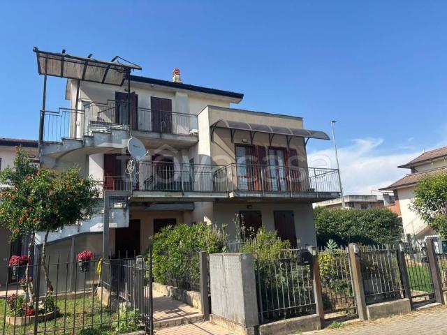 Vendesi trilocale a Borgo San Giacomo via Maggiore