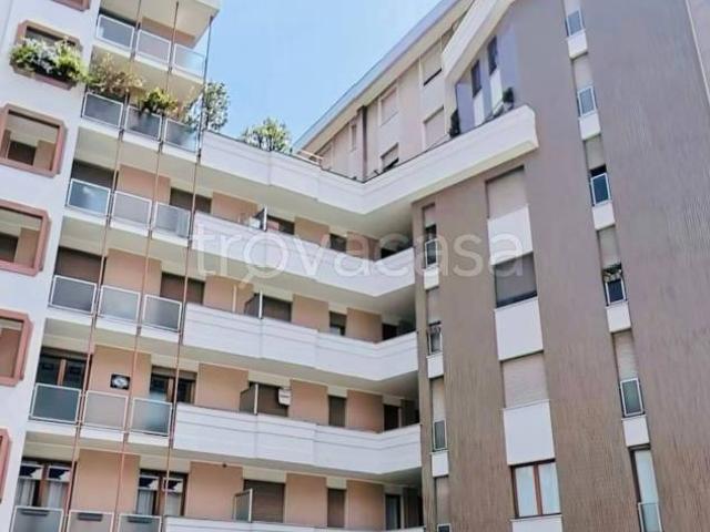 Vendesi trilocale a Borgosesia piazza Martiri, 36