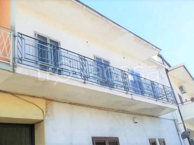 Vendesi trilocale a Curti via Treviso, 8