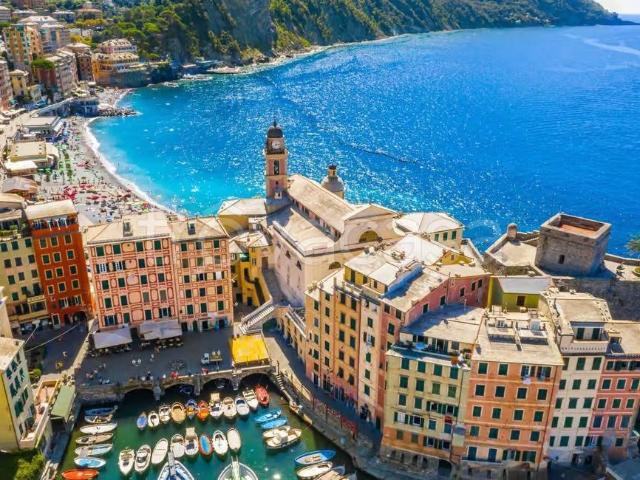 Vendesi trilocale a Camogli piazza Donato Colombo