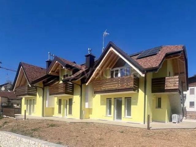 Vendesi bilocale a Canove di Roana via Chiesa