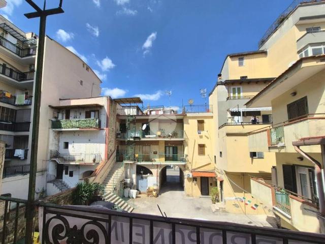 Vendesi trilocale a Casalnuovo di Napoli corso Umberto I, 464