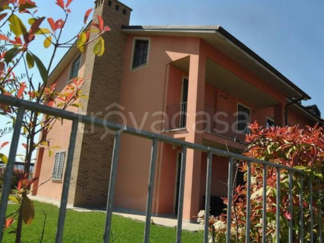 Vendesi trilocale a Castellinaldo d'Alba via Regina Margherita, 23