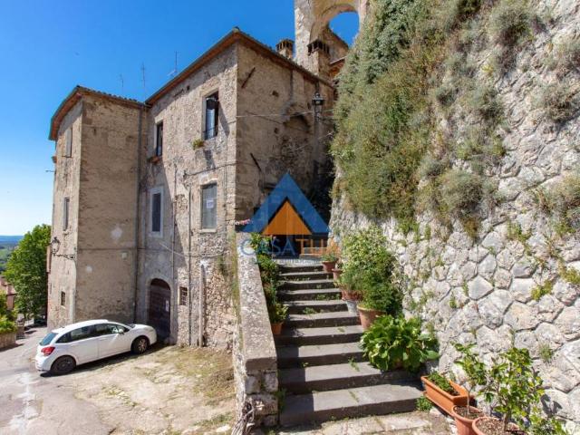 Vendesi trilocale a Castiglione in Teverina via del Rivellino