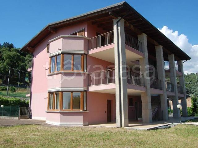 Vendesi trilocale a Capriolo via Colzano