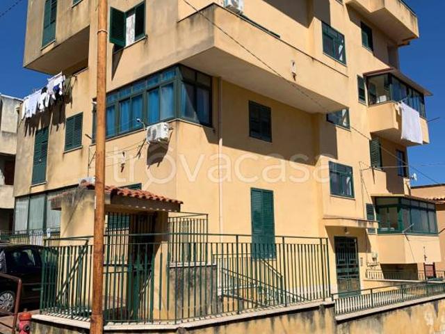 Vendesi trilocale a Carini via Cervino