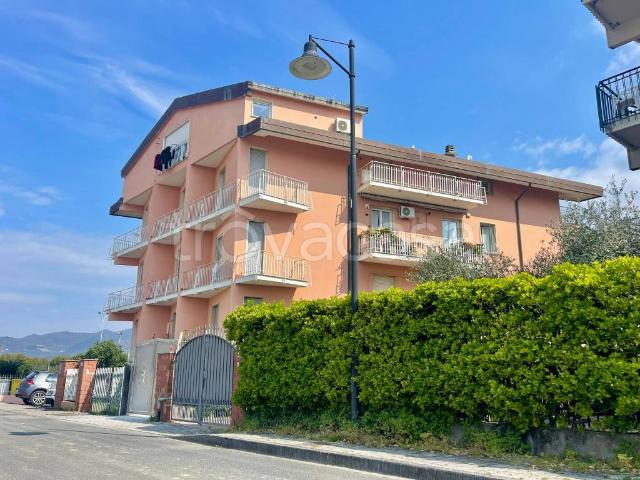 Vendesi trilocale a Carrara via Comano, 82, Marina Di Carrara