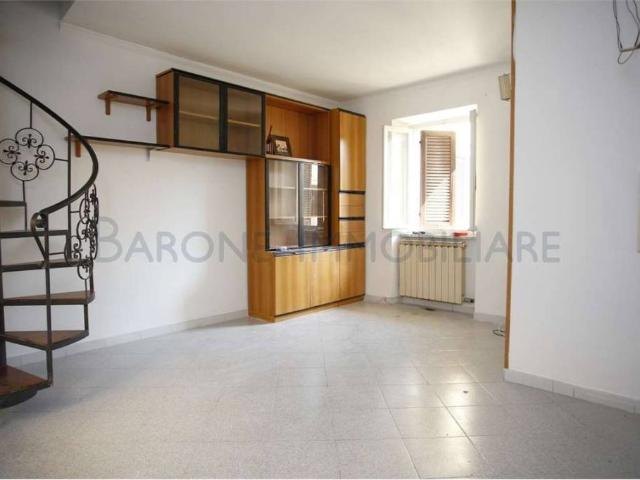 Vendesi trilocale a Carrara via luni, Avenza