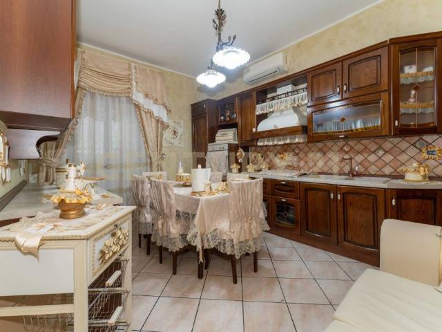 Vendesi trilocale a Catania via Aurora, 5, Palermo Indipendenza