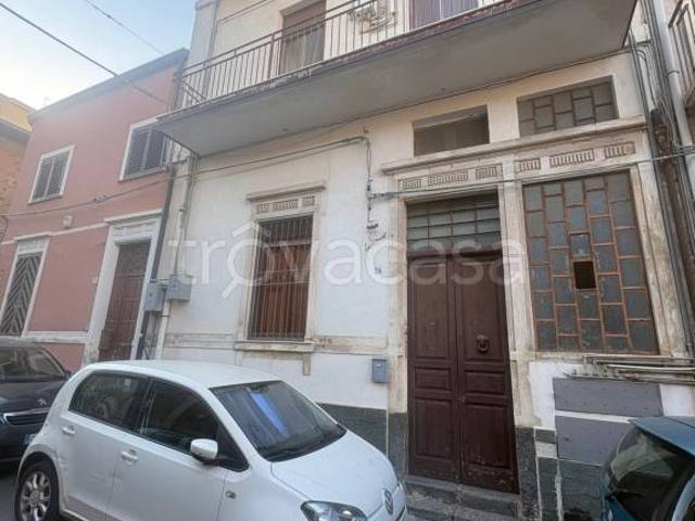 Vendesi trilocale a Catania via Savoia, Borgo