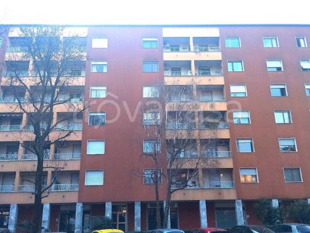 Vendesi trilocale a Cinisello Balsamo via Monte Grappa, 68, Borgo Misto